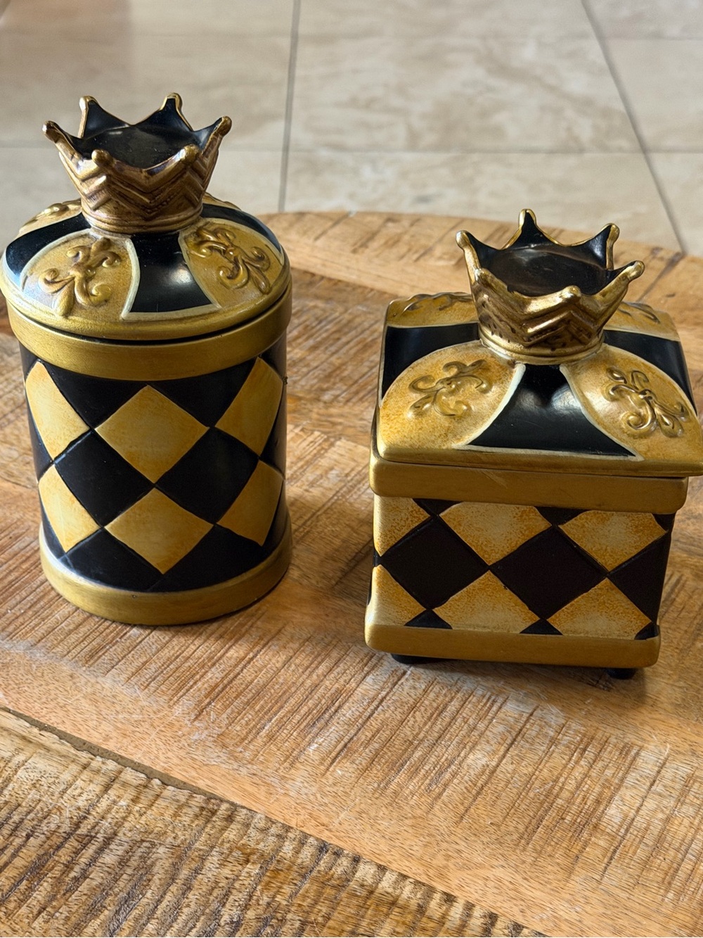 Title:
Black Gold Harlequin Crown Canister Set of 2 Royal Fleur de Lis Decorativ